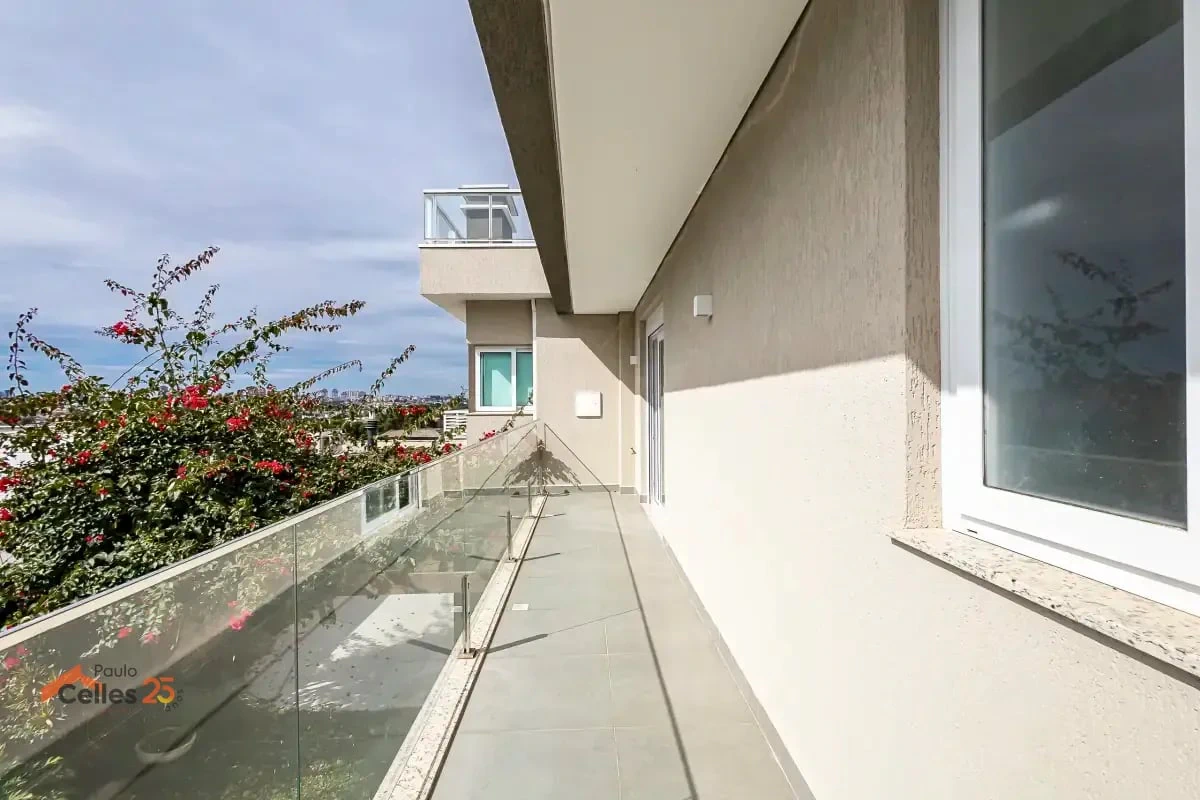 Furnished house, 275 m², with a glass-enclosed balcony — photo 23