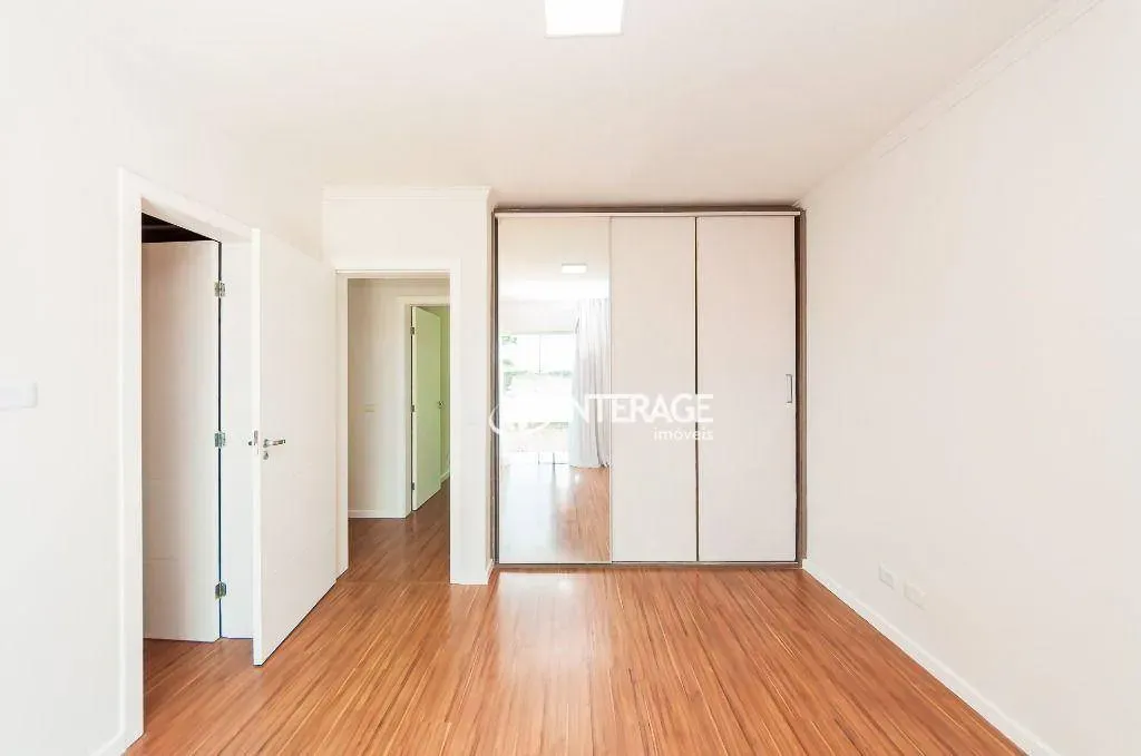 House with 3 bedrooms and a private garden — photo 21