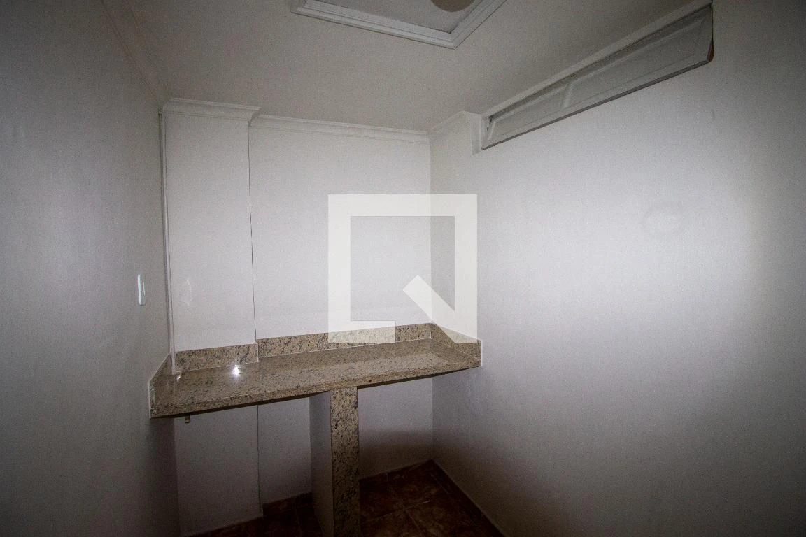 Unfurnished studio with 1 bedroom and 1 bathroom