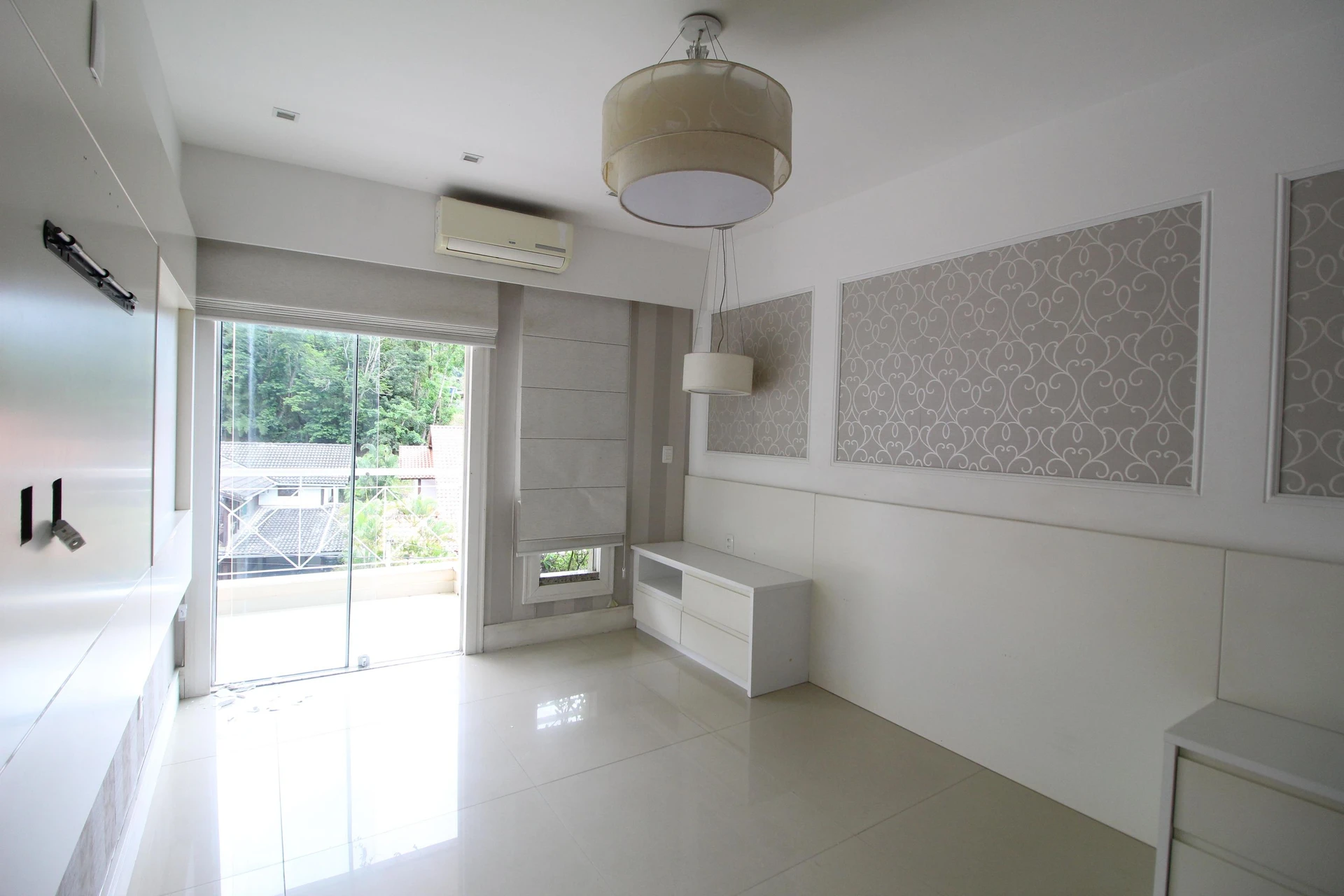 4-bedroom house with a mountain view — photo 23