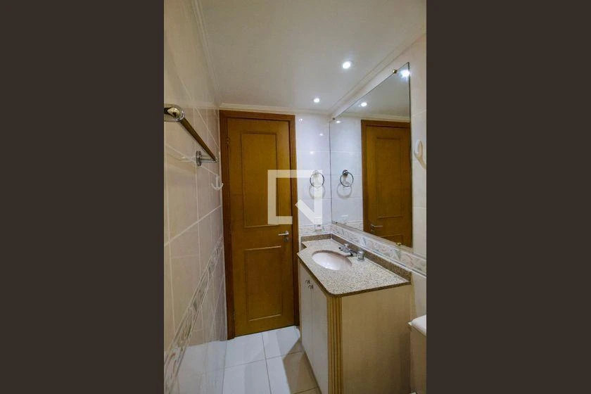 147 m² apartment with a home office and a bathtub — photo 34