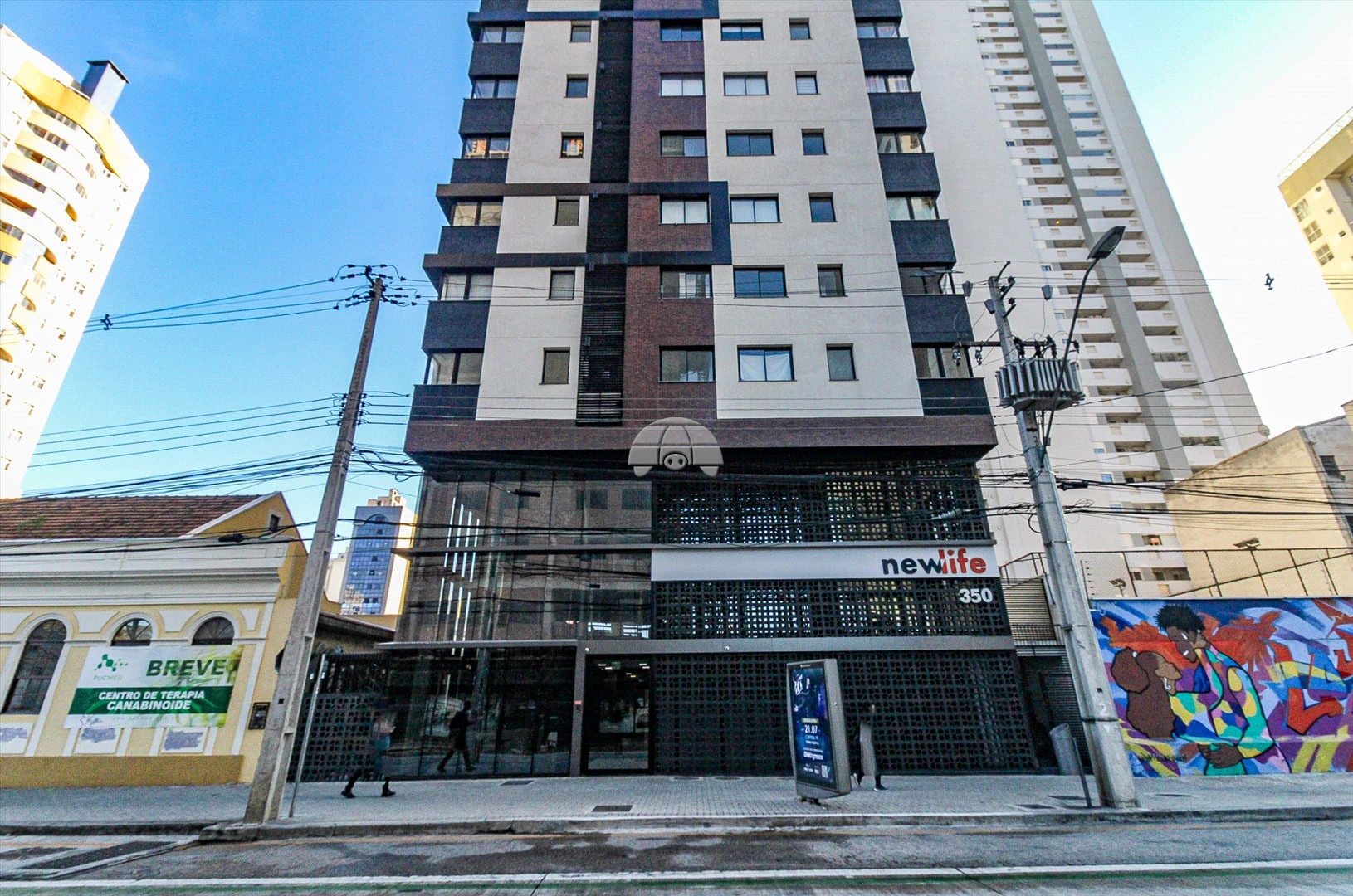Furnished studio with glassed-in balcony and built-ins — photo 6