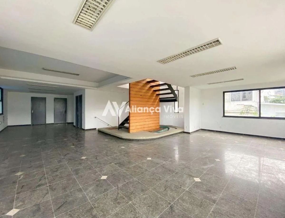 Casa, 824 m², com janelas do piso ao teto — photo 20