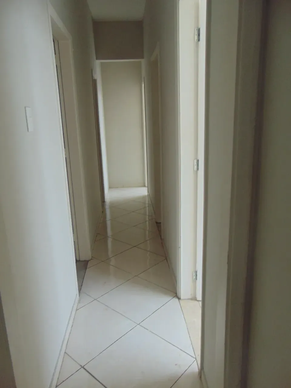 Unfurnished 3-bedroom apartment with built-in wardrobes — photo 18