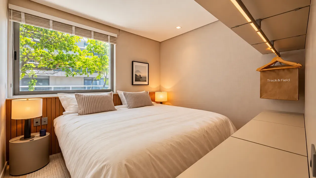 Furnished apartment, 157 m², with floor-to-ceiling windows — photo 17