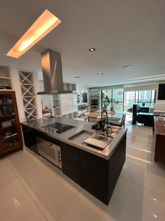 179 m² furnished apartment with 3 en-suites and 4 baths — photo 7