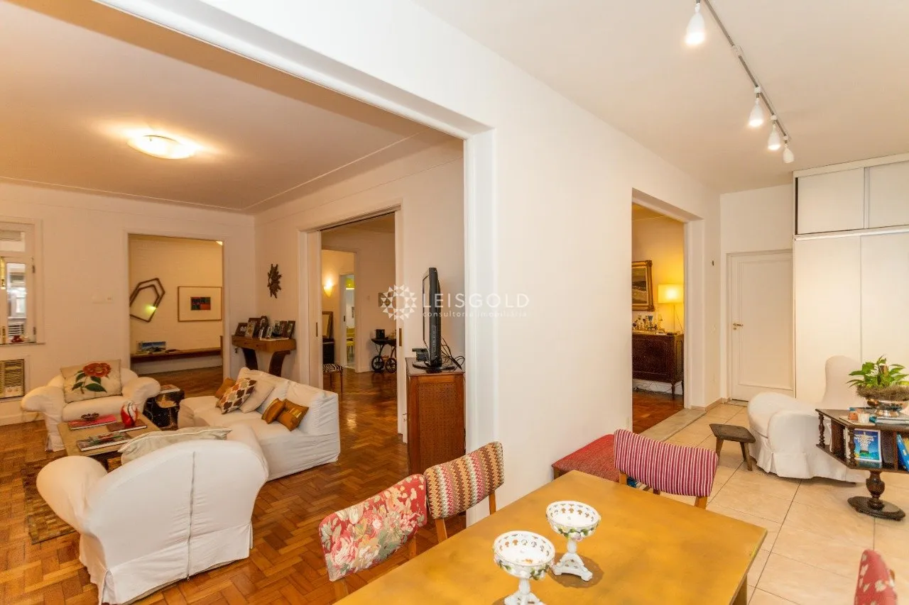 Home office in a 4-bedroom apartment, 220 m² — photo 12