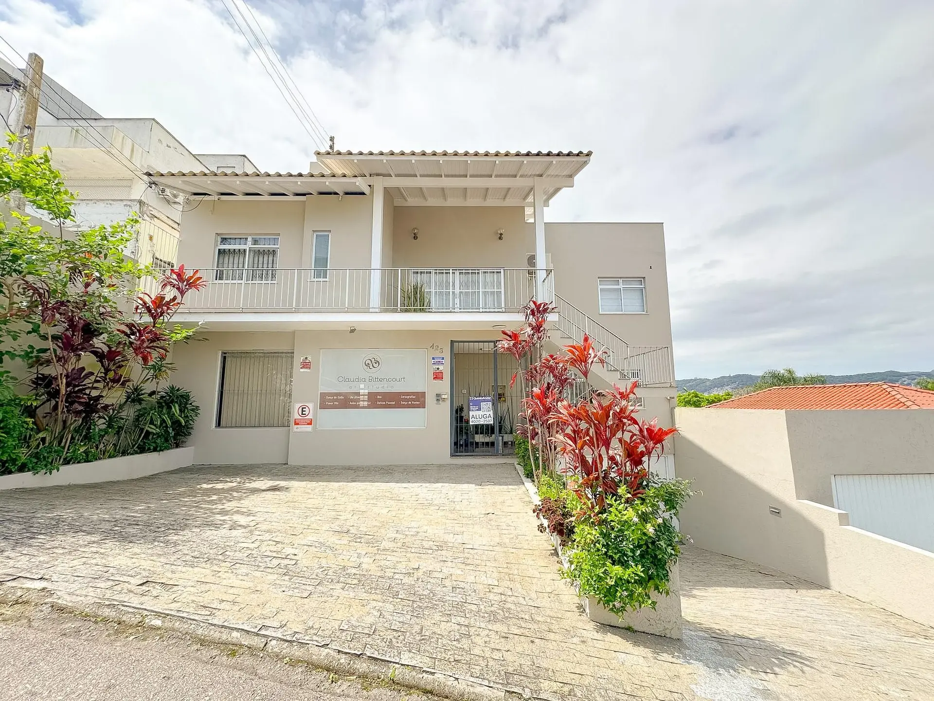Furnished house, 250 m², with a bathtub — photo 79
