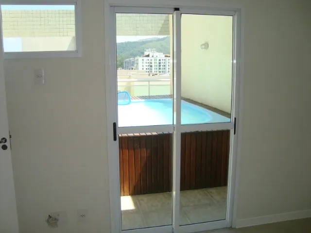 Apartamento com 4 quartos e varanda de vidro — photo 10