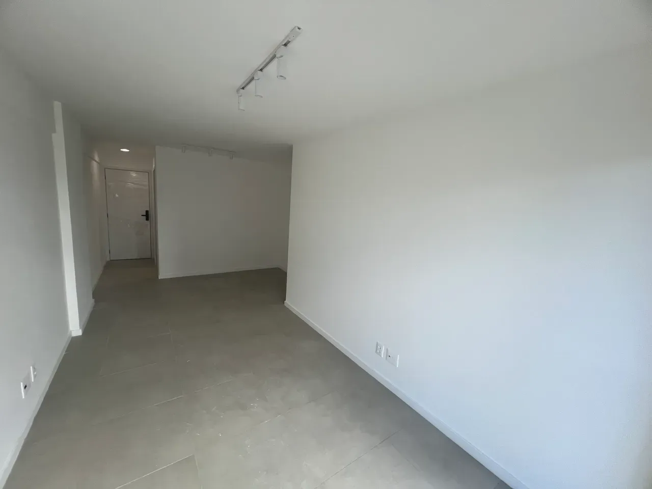 Home office in a 2-bedroom apartment, 74 m² — photo 23