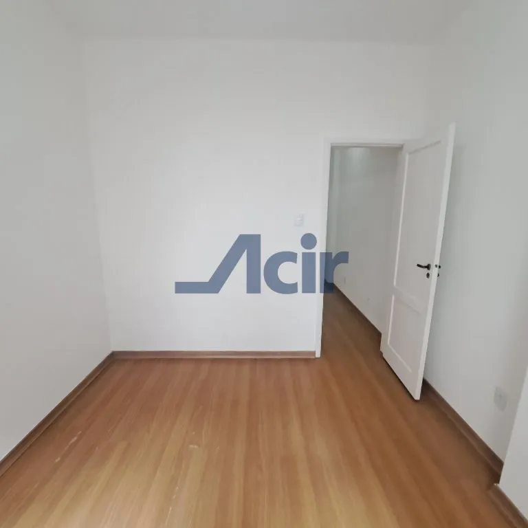 Wood or laminate floors in a one-bedroom apartment, 39 m² — photo 11