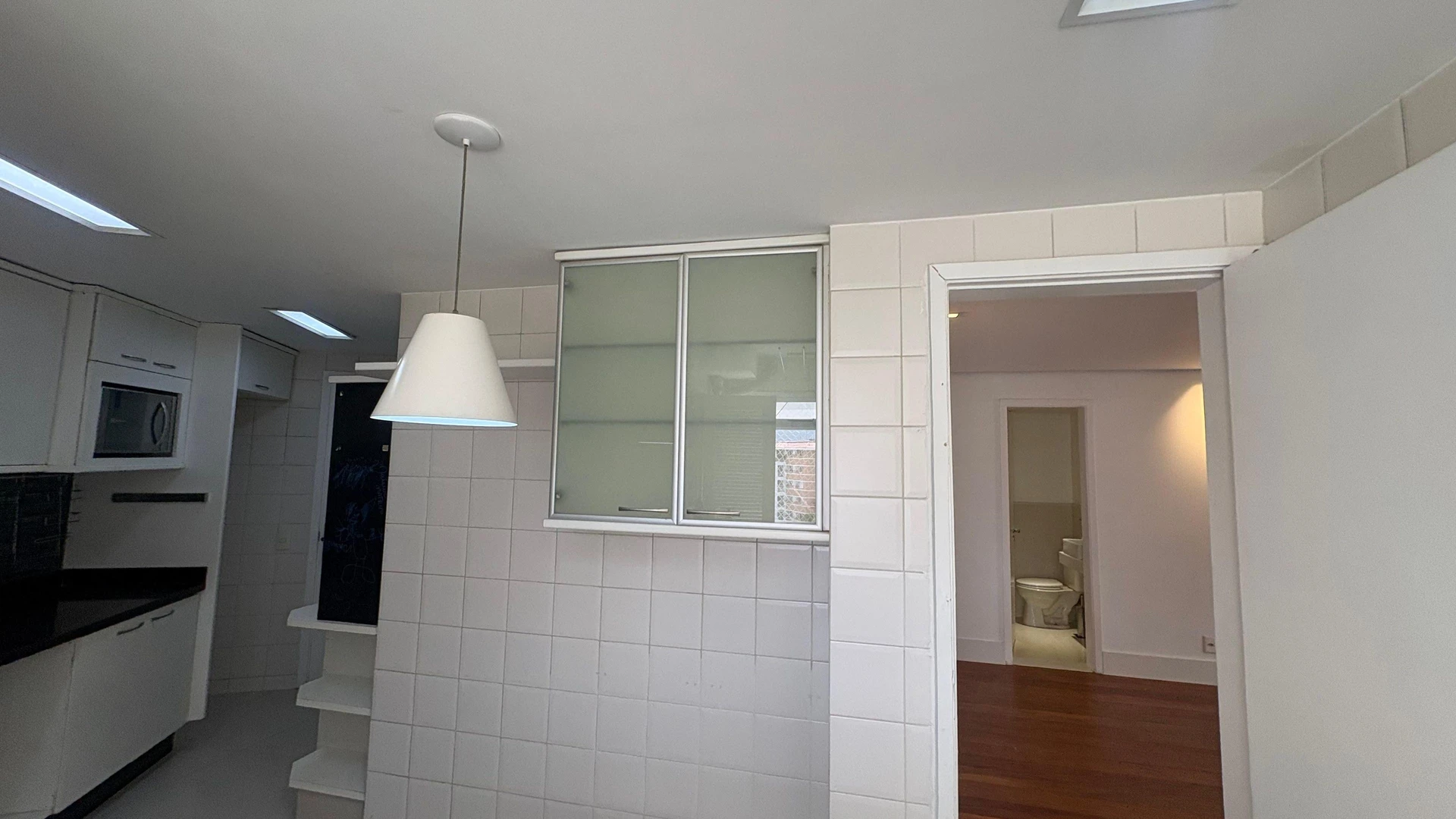 3-bedroom apartment with a glass-enclosed balcony — photo 2