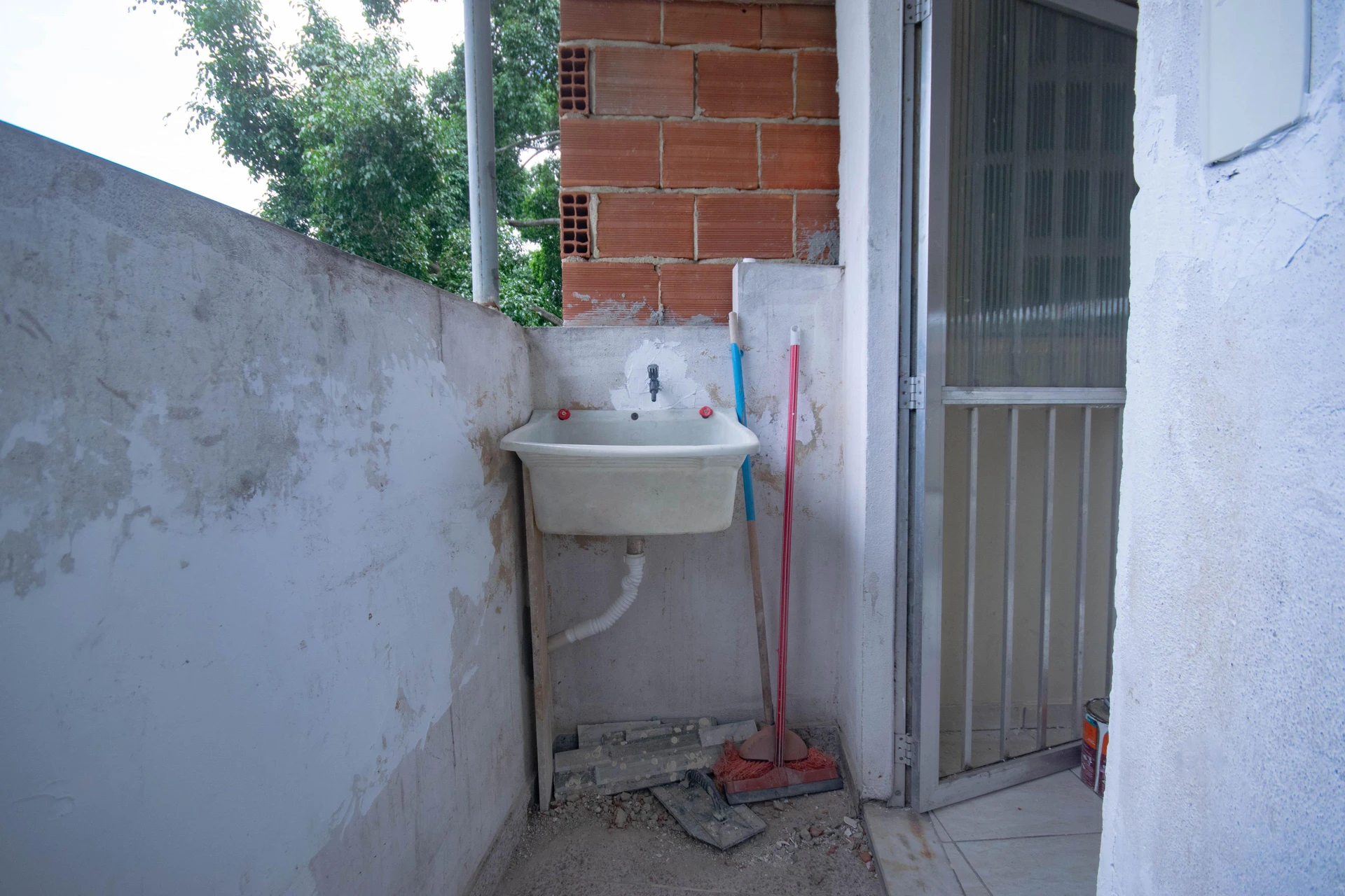 Unfurnished studio with 1 bedroom, balcony and 1 bath — photo 4