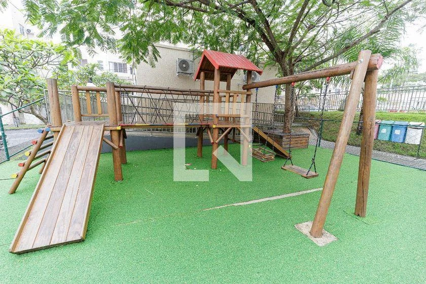 2-bedroom apartment in a building with a pool — photo 25