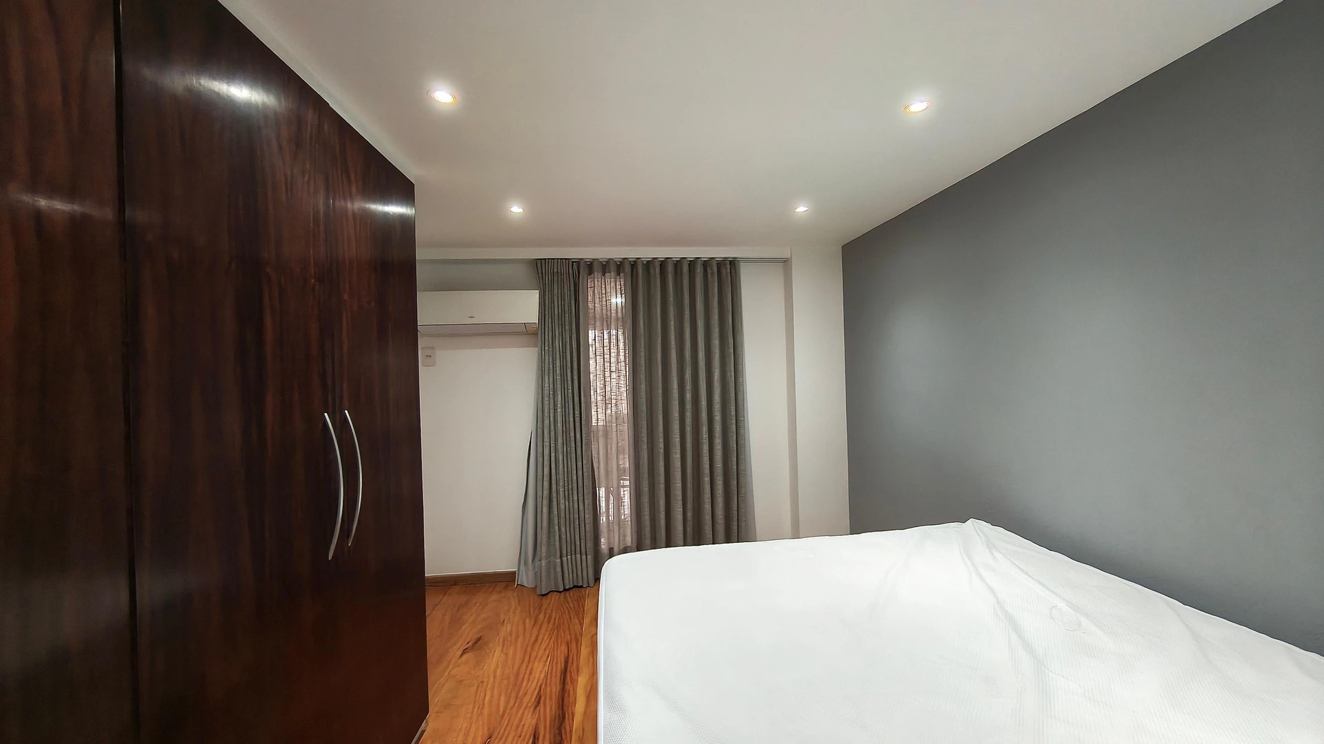 Washing machine in a 4-bedroom apartment, 205 m² — photo 12