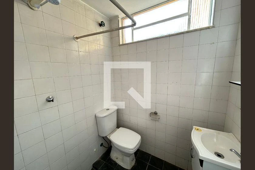 Balcony with a grill in a one-bedroom house, 62 m² — photo 10