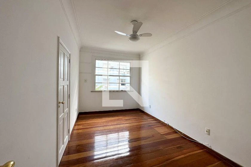 4-bedroom rental apartment with 225 m² and parking — photo 5