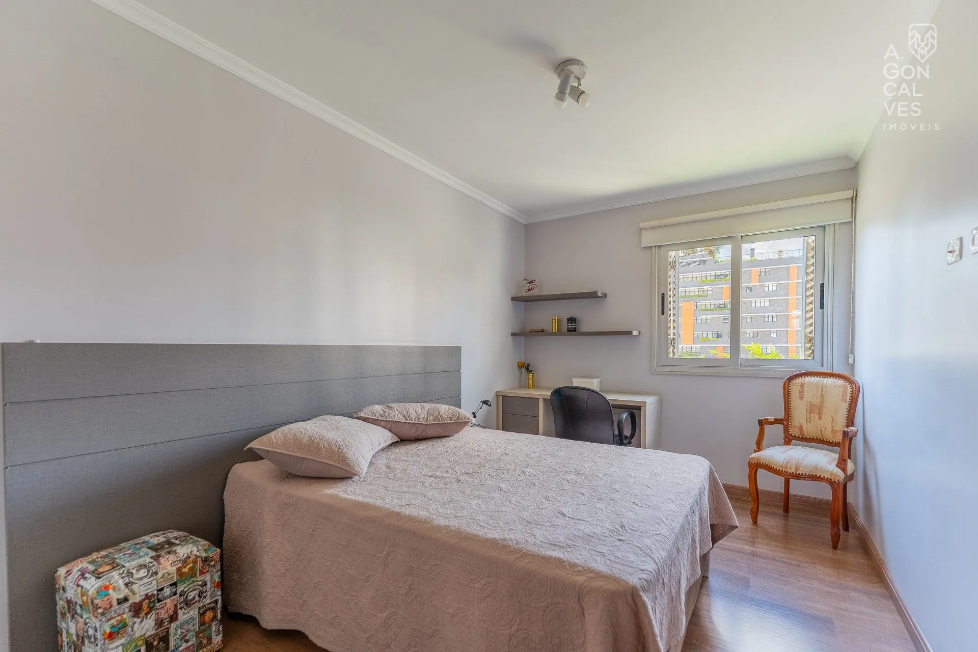 Furnished 219 m² apartment with 4 bedrooms and 2 parking spots — photo 27
