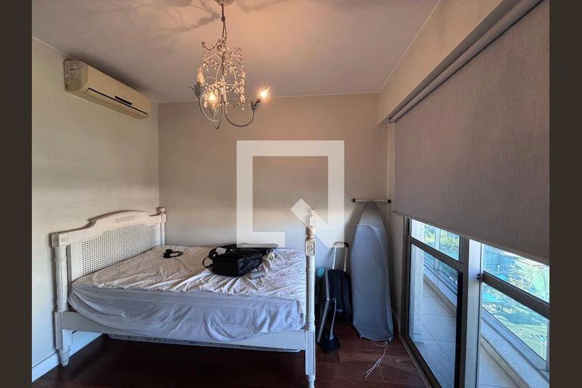 206 m² apartment with 4 en-suite bedrooms and glass balcony — photo 9