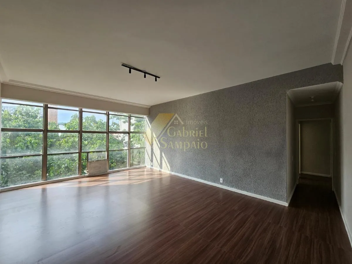 Apartment, 130 m², with floor-to-ceiling windows