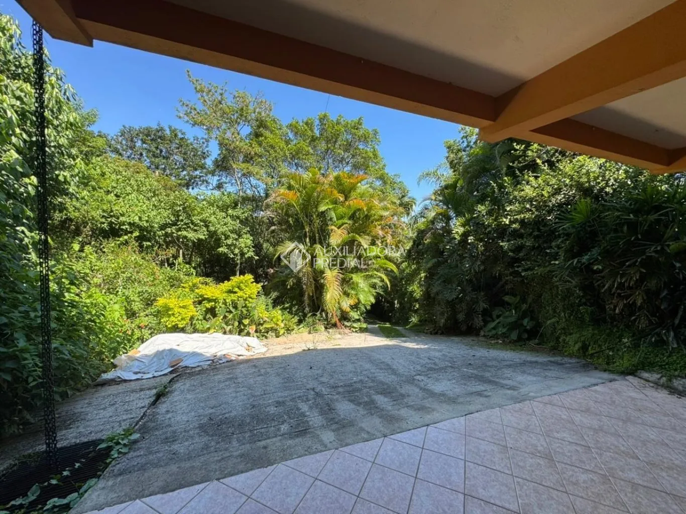 House with 5 bedrooms and 6 bathrooms on 5757 m² — photo 9