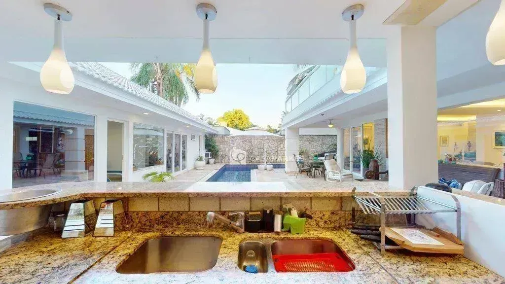 House with 5 bedrooms and 5 bathrooms, 500 m² — photo 32