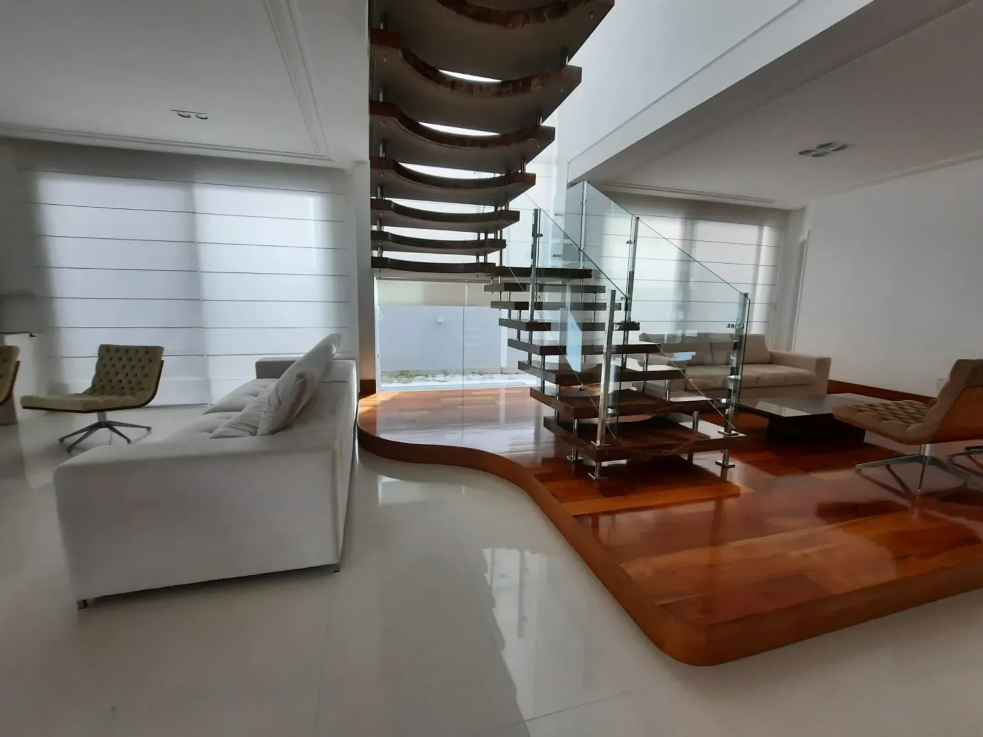 House with 7 bedrooms and an open-plan kitchen — photo 29
