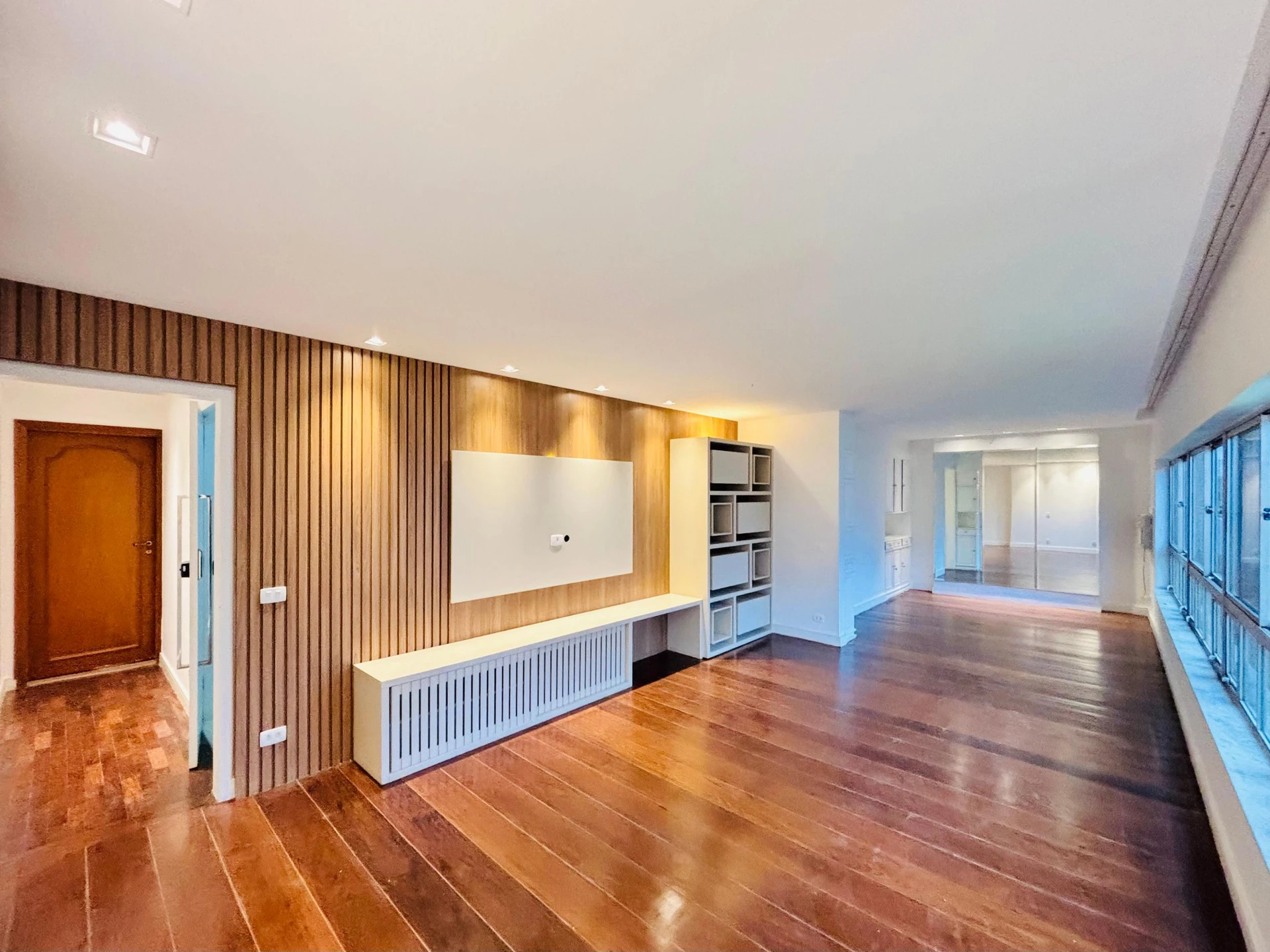 Mountain view in a 4-bedroom apartment, 220 m² — photo 5