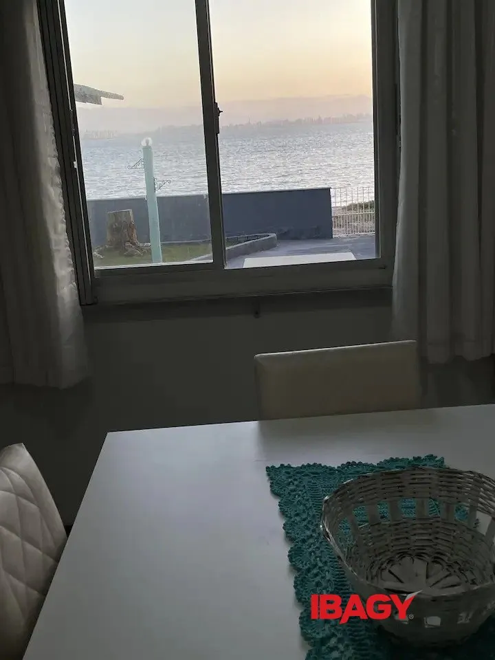 3-bedroom house with a water view in Florianópolis — photo 22