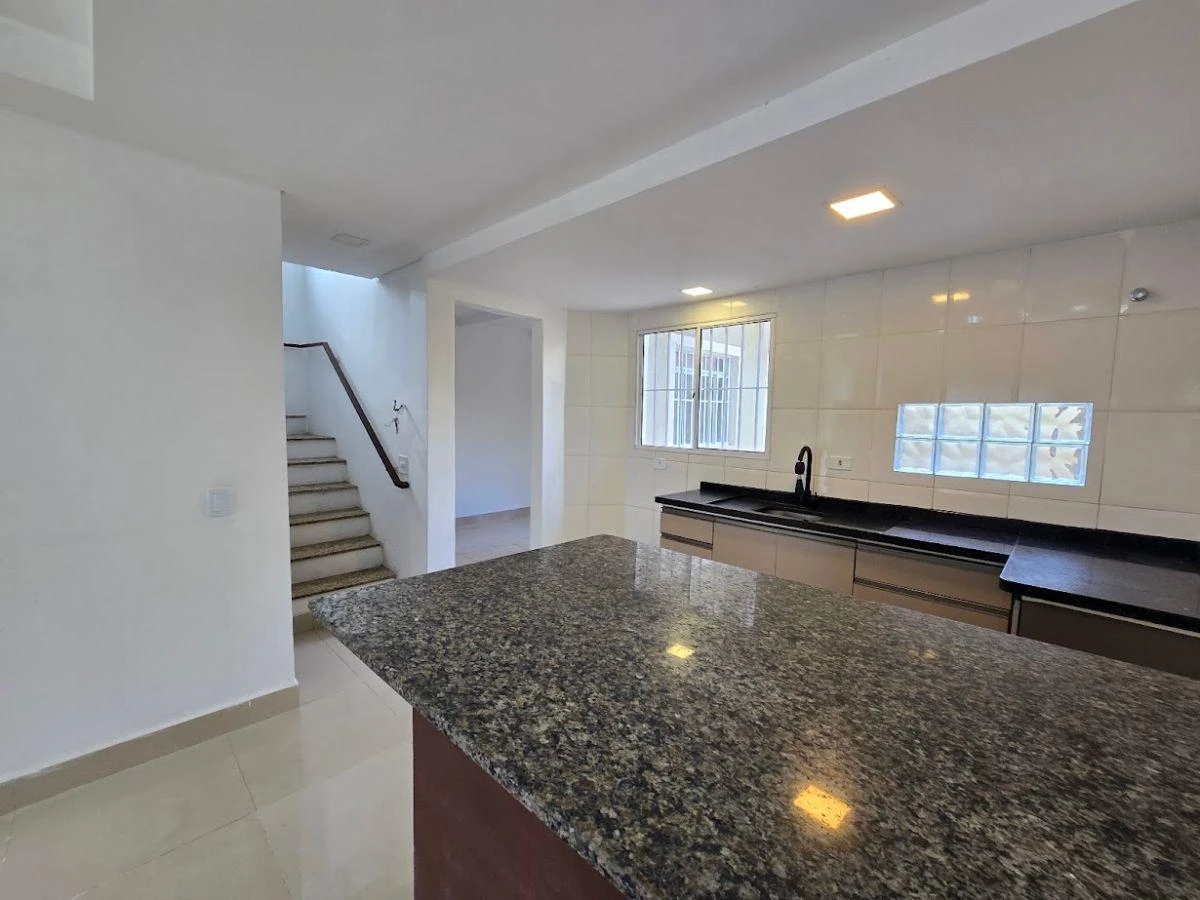 Triplex com 4 quartos e 2 suítes, 178 m²
