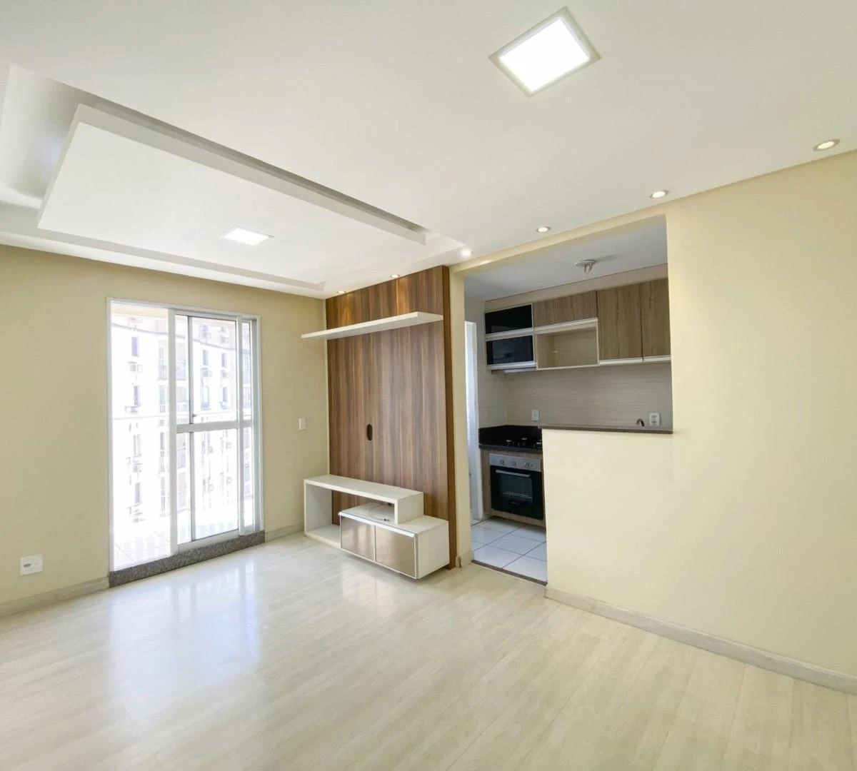 Квартира 56 м² із заскленим балконом та робочим місцем — photo 4