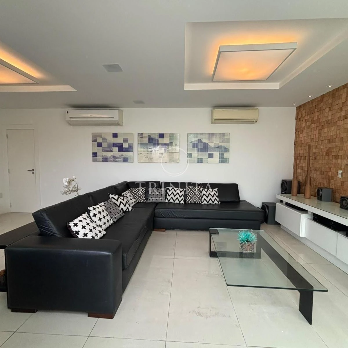 Furnished apartment with 4 en-suite bedrooms and balcony — photo 33