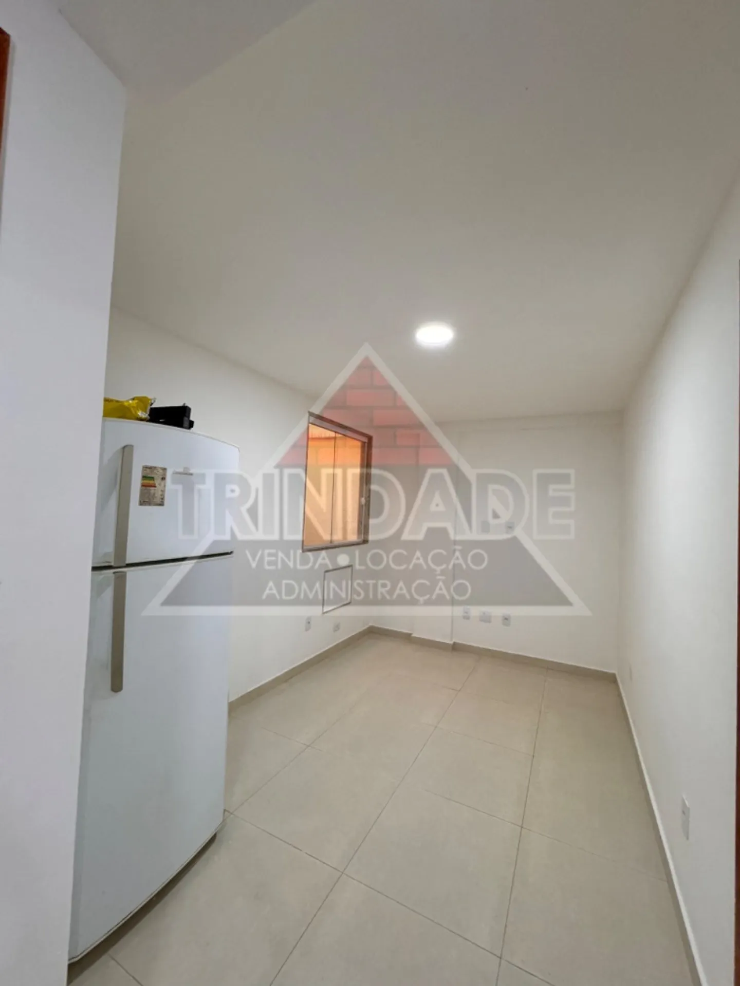 1-bedroom unfurnished apartment with glass shower box — photo 3