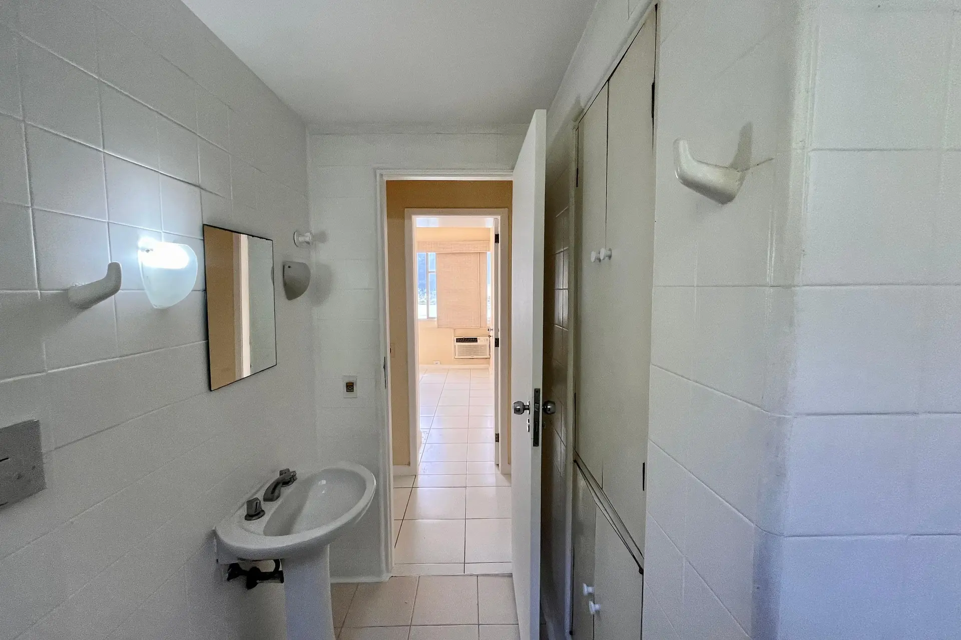 Unfurnished 2-bedroom rental apartment with 2 baths — photo 2