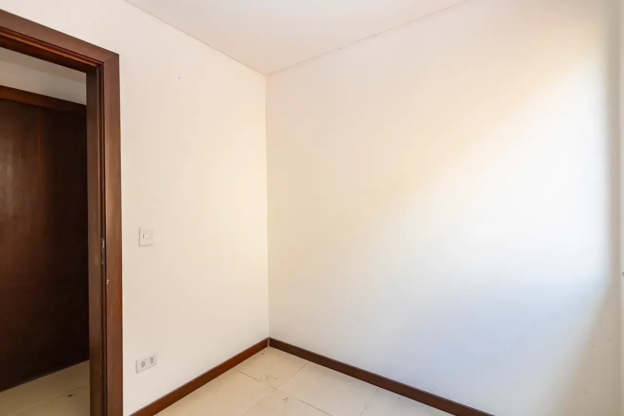 Furnished house with 5 bedrooms and 470 m² — photo 83