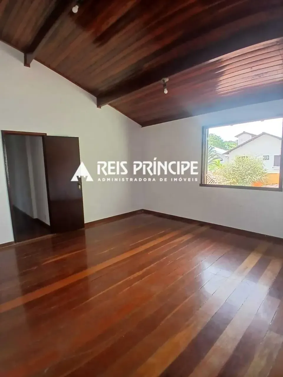 Unfurnished house with 4 bedrooms and 5 bathrooms — photo 3