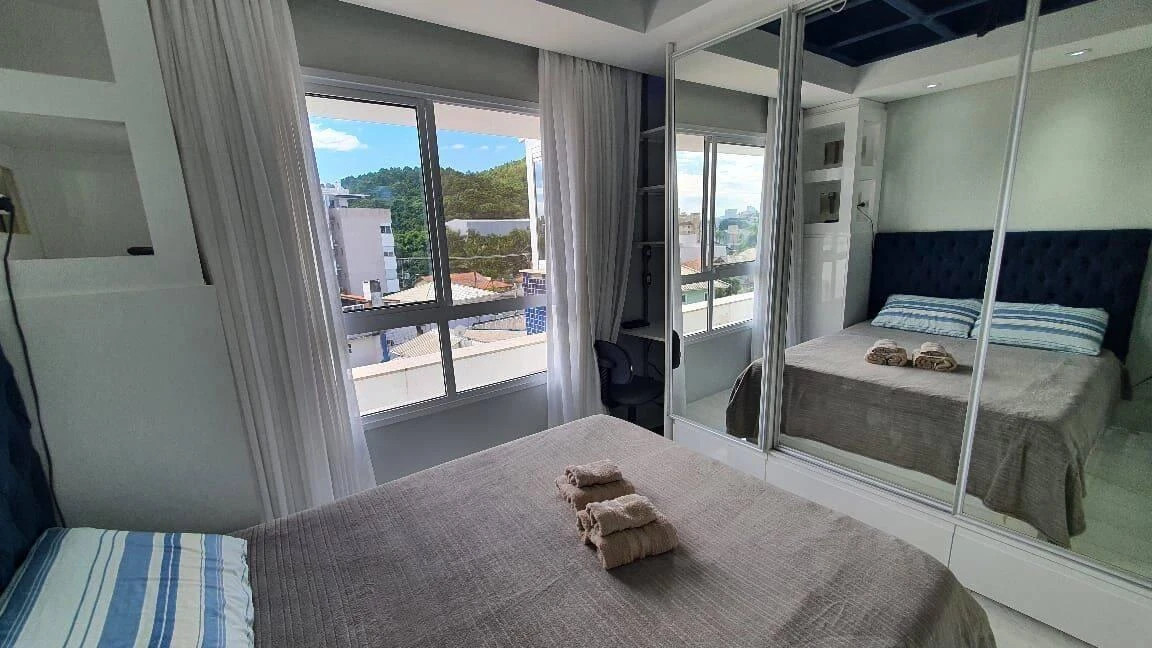 Floor-to-ceiling windows in a 2-bedroom apartment, 67 m² — photo 28