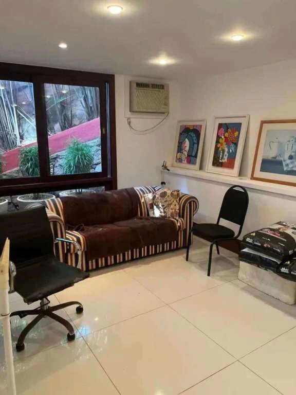 Casa com 7 quartos e 700 m², 2 vagas e varanda — photo 16