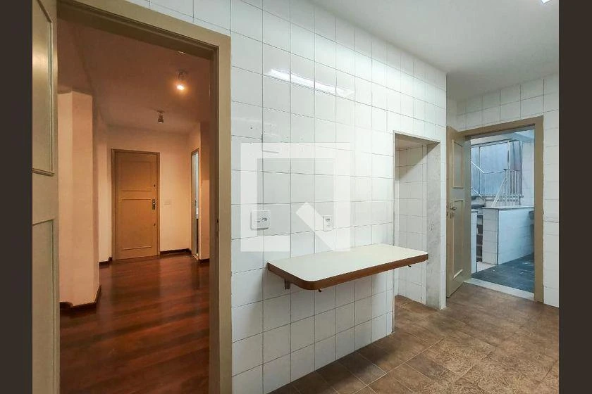 Rental house with 5 bedrooms and a balcony — photo 13