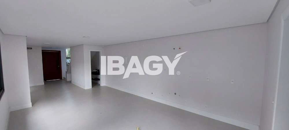 3 en-suite bedrooms with shared BBQ area — photo 3