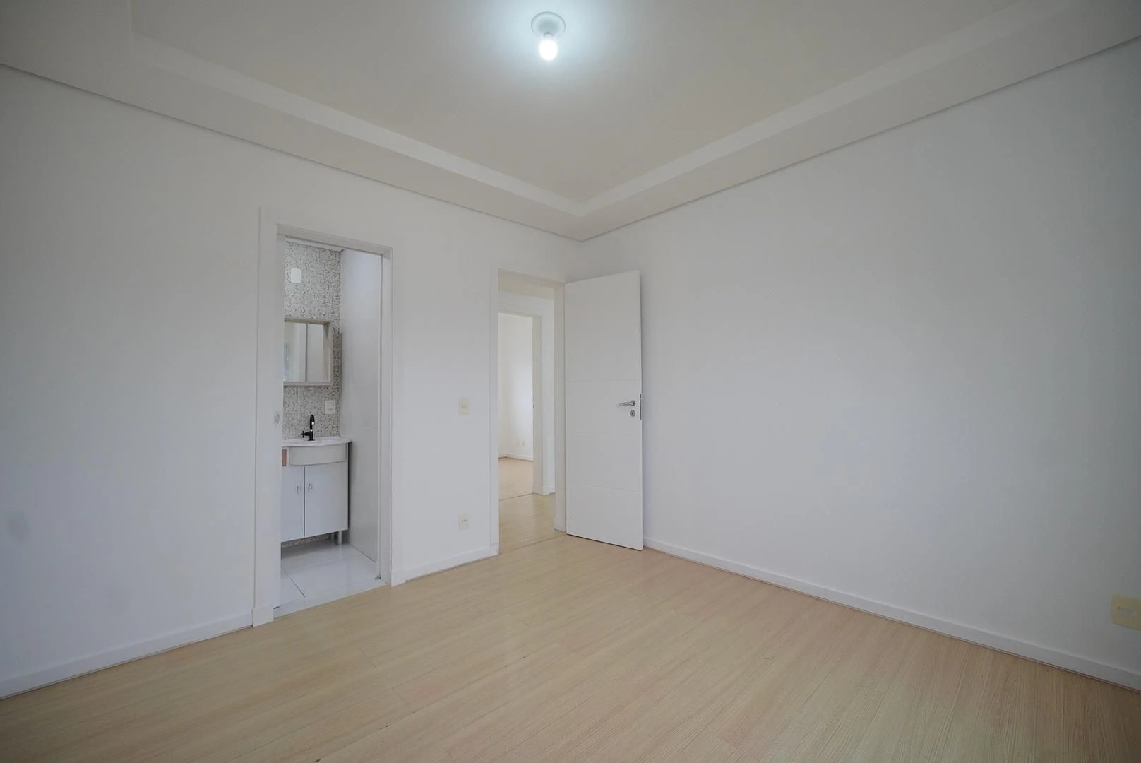 Apartment, 86 m², with wood or laminate floors — photo 23