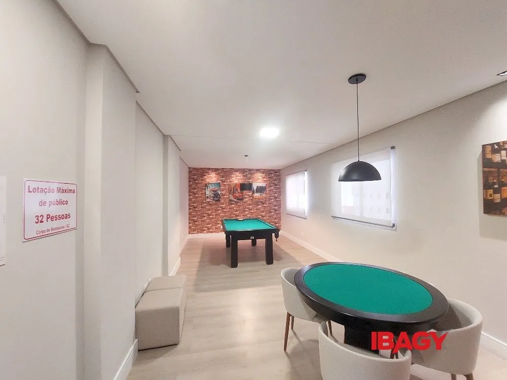 2-bedroom apartment with open-plan kitchen and parking — photo 28