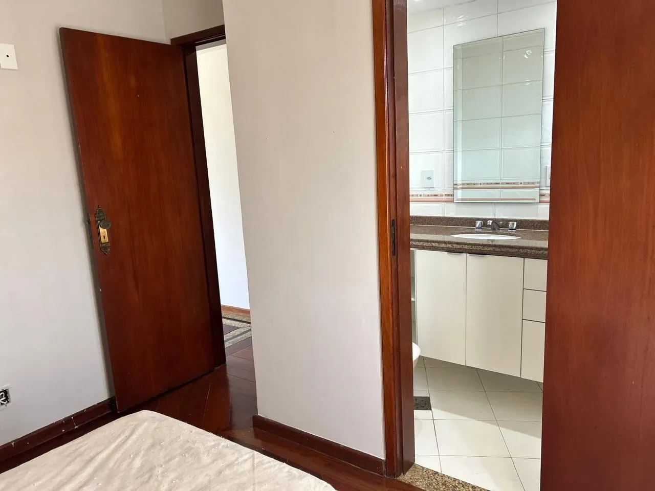 Unfurnished apartment with 3 bedrooms and 5 bathrooms — photo 46
