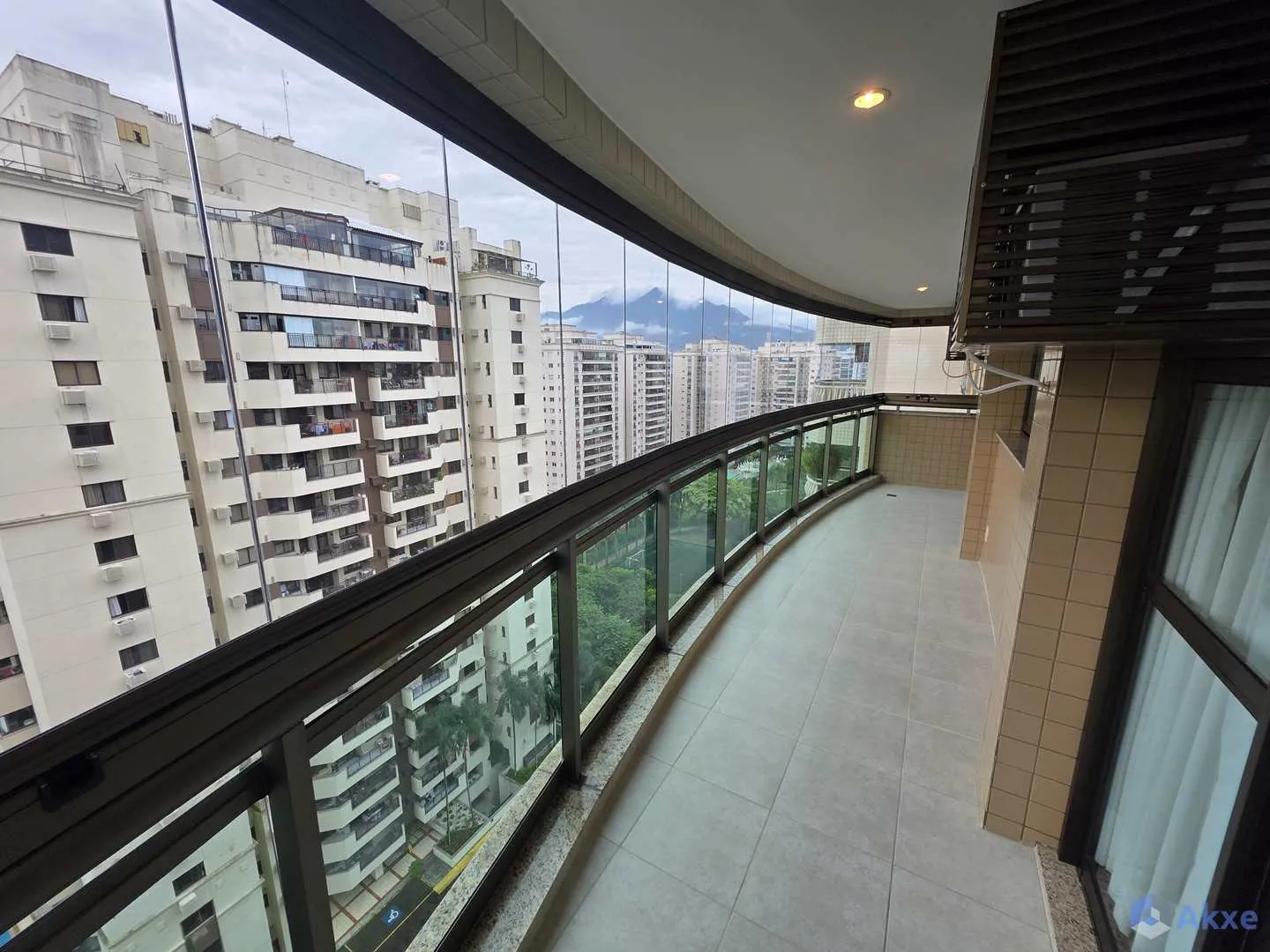 2-bedroom apartment with an enclosed glass balcony — photo 4