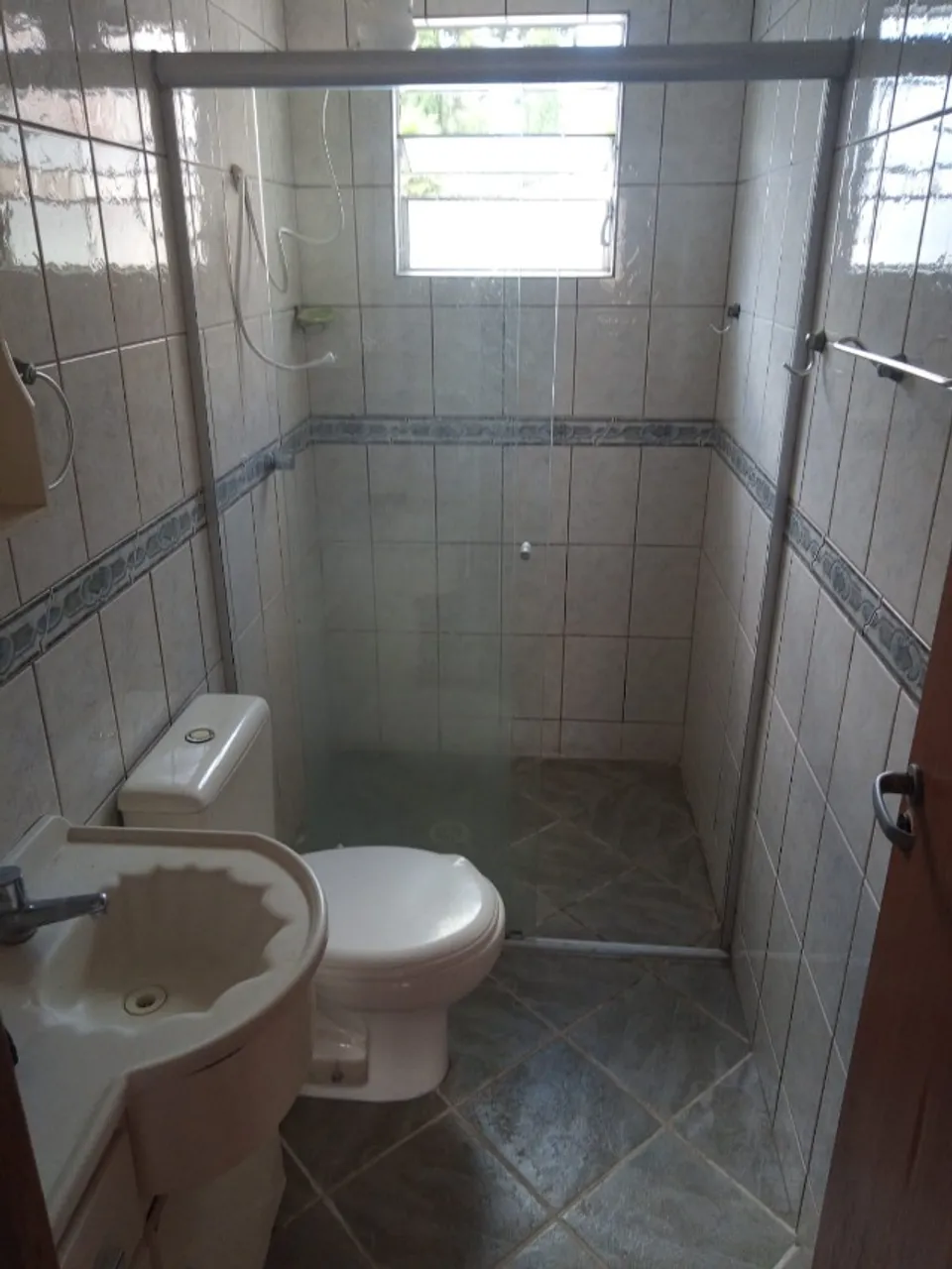 2-bedroom apartment with wood or laminate floors in Curitiba — photo 4