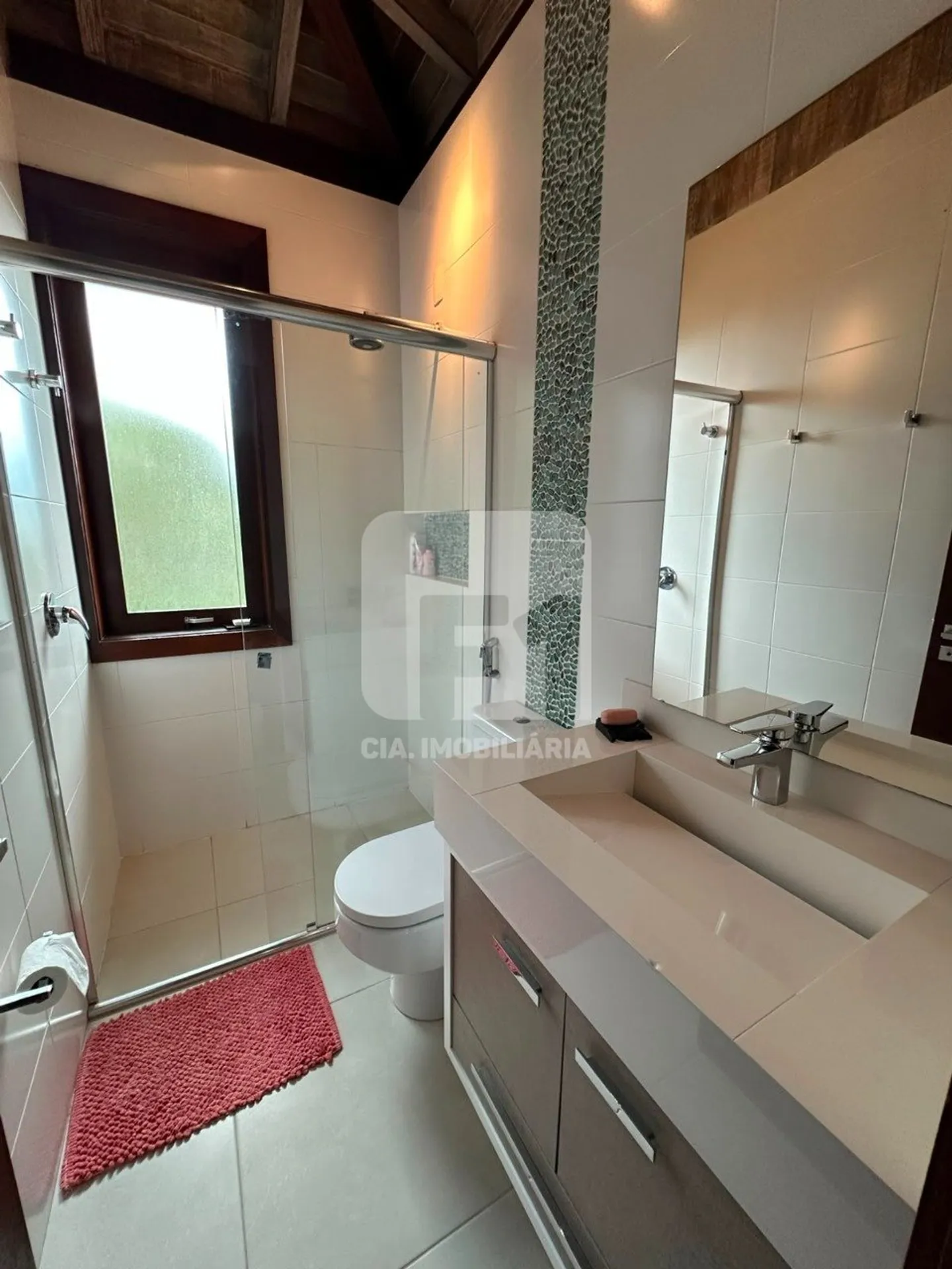 Furnished house with 6 bedrooms and 650 m² total — photo 23