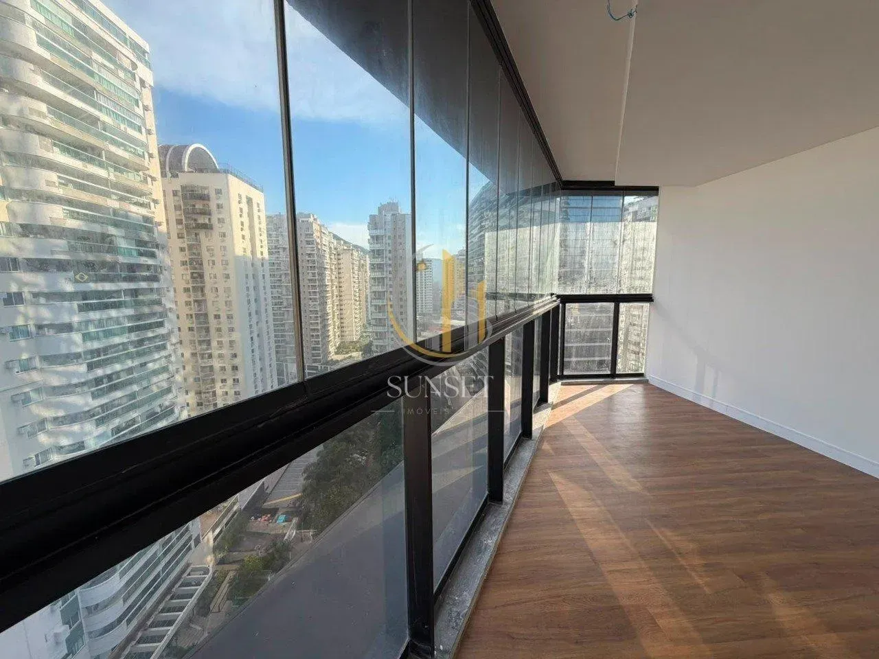 3-bedroom apartment with a water view — photo 24