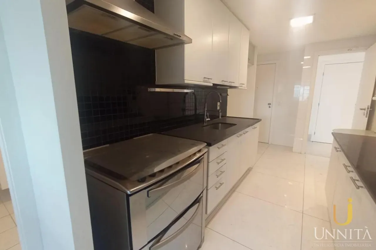 Unfurnished apartment with 3 bedrooms and 3 bathrooms — photo 2