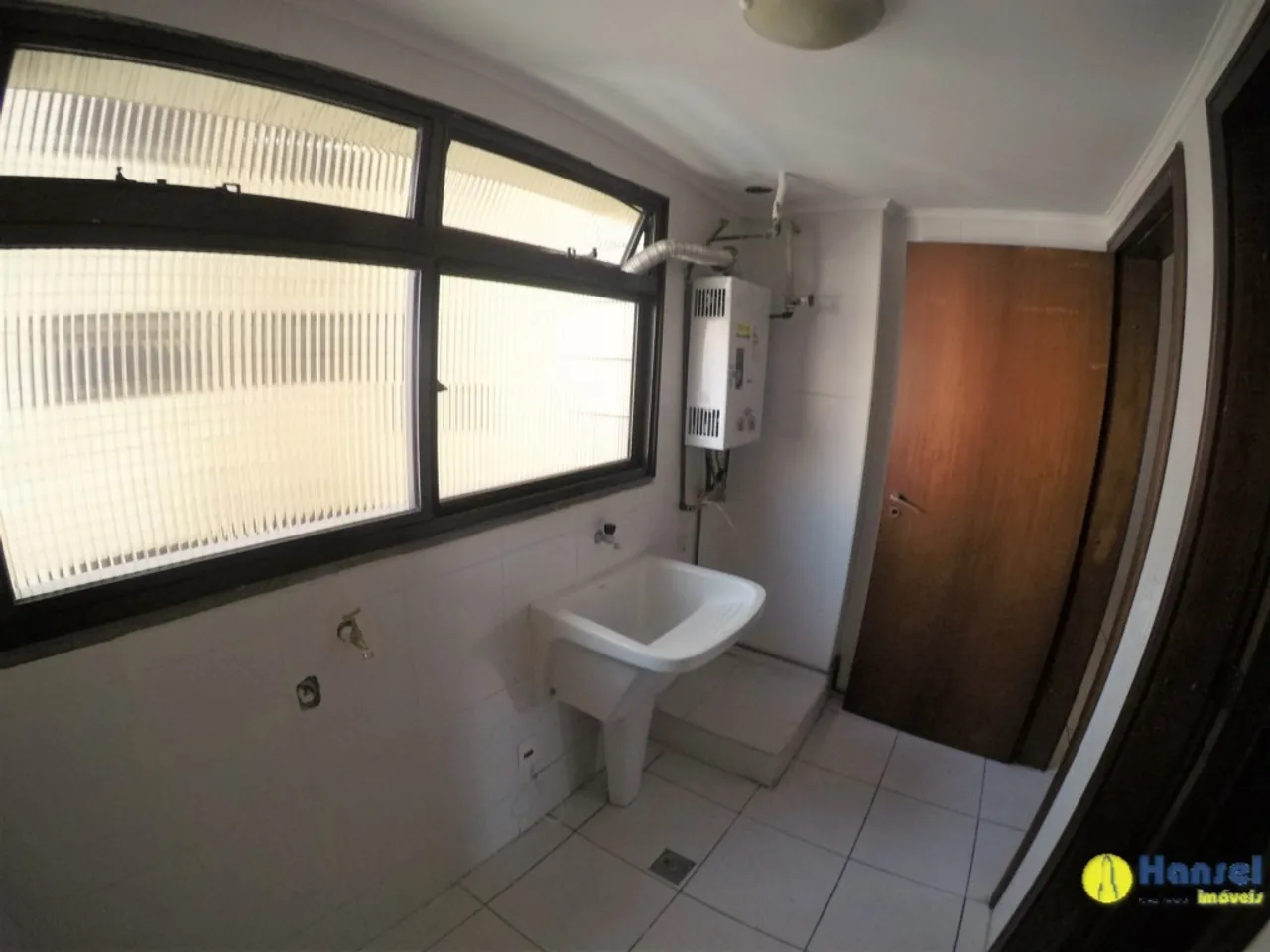 Apartamento de 3 quartos com cozinha a gás e varanda fechada — photo 15