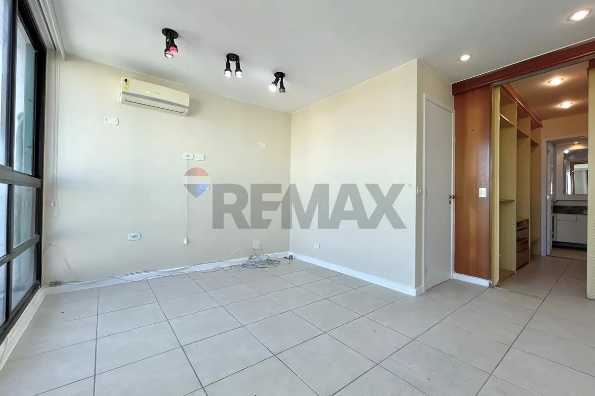 Duplex penthouse with 3 en-suite bedrooms and 200 m² — photo 45